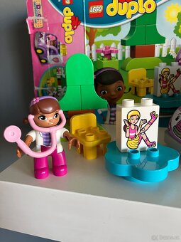 Lego Duplo 10605 - Doktorka Plyšáková Sanitka Rosie - 2