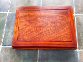 vyřezávaný stoleček nebo podstavec - 2