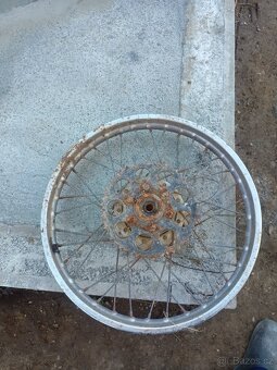 Zadní kolo Suzuki ts - 2