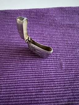 Stříbrná pouzdro na zápalky. - 2