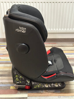 Rostoucí autosedačka Britax Römer Advansafix IV R - 2