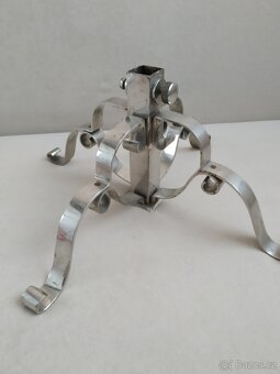 Starý kovový stojan - 2