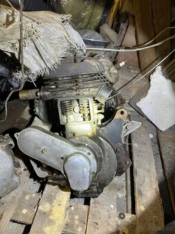 Ariel 550 SV - motor - 2