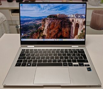 Samsung Galaxy Book OLED dotykový - 2