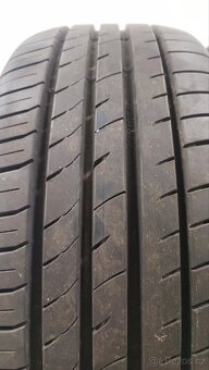 Jako nové 235/55/18 Kumho Crugen, DOT 1923. - 2