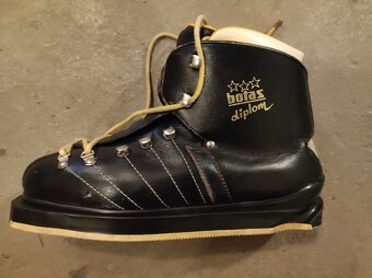Staré celokožené lyžařské retro boty Botas Diplom - 60léta - 2