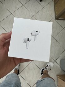 Sluchátka Apple AirPods PRO 2022 >1/1 - 2