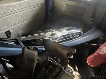 Opel vivaro 2.5 cdti - 2