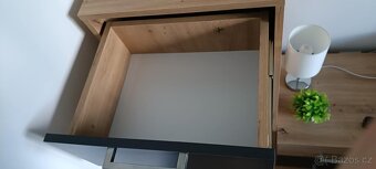Vysoká komoda dub artisan/černá - 2