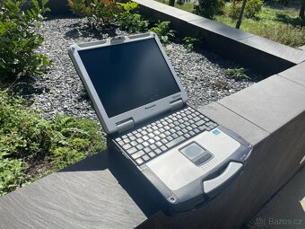 pracovní tank mezi notebooky - Panasonic CF-31 - dotyk LCD - 2
