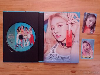 ITZY: IT'z Icy (IT'z version) - 2