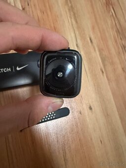 Apple Watch Nike SE 44mm - 2