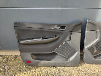 Přední tapeci Fabia 1 - černé - el. stahovačka - 2