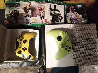 2 konzole X box one a xbox one S. - 2