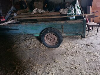 Dvoukolový vlek za traktor. - 2