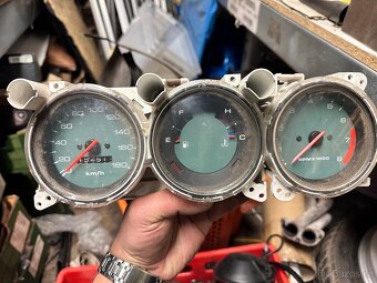 Budíky s otáčkoměrem na Austin Rover mini - 2