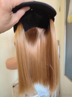 Nová kšiltovka s všitými zlatavými blond vlasy - 2