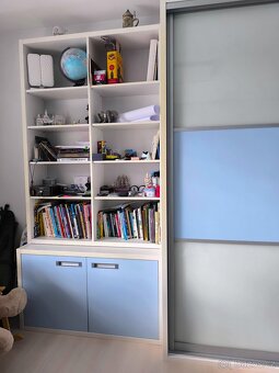Prodej skříně s knihovnou - 2