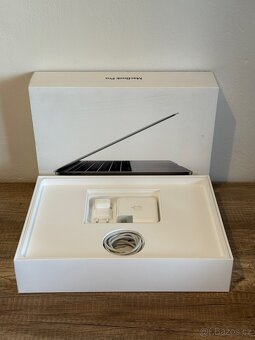 Apple MacBook Pro 2017 kompletní balení - 2