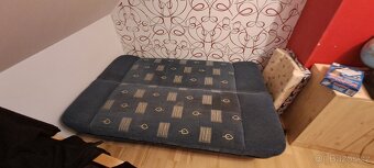 Prodám rozkládací gauč a k němu křesla - 2