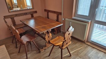 Dřevěný stůl židle lavice. - 2