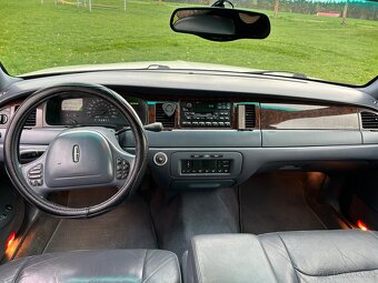 Lincoln Town car 4.6 V8 automat - 2