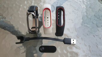 Mi Band 2 + náramky + nabíječka - 2