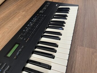 Syntezátor Roland JV-30 - 2