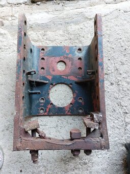 Konzole a závěs traktoru Zetor - 2