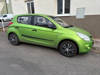 Hyundai i20, zelená metalíza, servisováno - 2