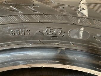 Prodám zimní pneu 225/60 R18 - 2