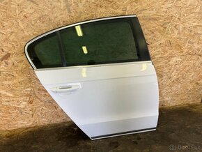 KOMPLETNĚ NASTROJENÉ PRAVÉ ZADNÍ DVEŘE VW PASSAT B7 LB9A - 2