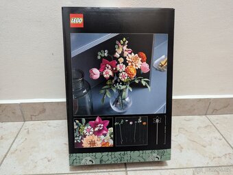 LEGO Botanicals 10342 Krásná kytice růžových květin - 2
