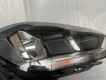 VW Golf Sportsvan 2014 - 2021 prave predni svetlo - 2