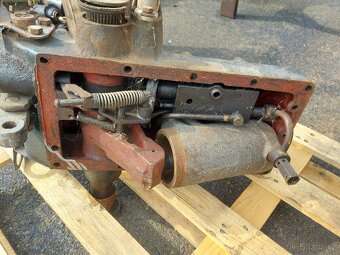 Víko hydrauliky Zetor 7211 - 2