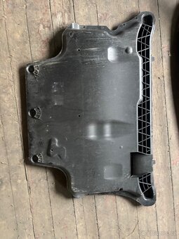 Kryt motoru - 2