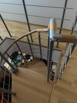 Interiérové točité schody se zábradlím - 2