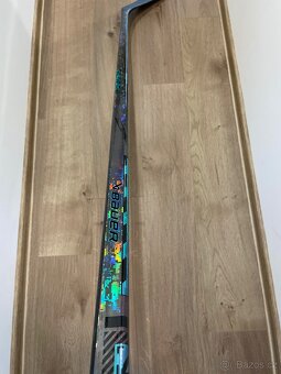Hokejka Bauer TWITCH - 65 flex, P28 Pravačka - 2