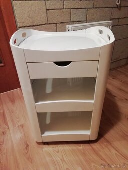 Kosmetický odkládací pojízdný stolek - 2