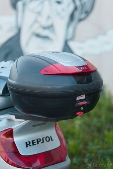 Kufr na motorku GIVI, vč. plotny, dva klíče - 2