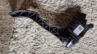 Plynový pedál škoda octavia 3 - 2