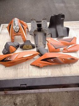 Prodám náhradní díly na skútr ZNEN 125 - 2