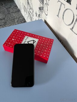 iPhone 11, černá barva - 2