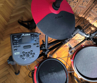 Alesis Nitro Mesh Kit – TOP stav + stolička + sluchátka - 2
