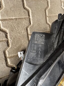 Suzuki SX4 S-CROSS- Světlomet levy přední - 2