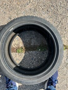255/40 r19 - 2