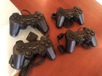Drátový ovladač pro PlayStation 1 a PlayStation 2 - 2