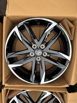 NOVÉ ORIGINÁL Alu TOYOTA CH-R, RAV - R19, 5x114.3 - 2