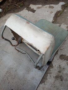 na SKODA 1OO ( 1000 ) predni sedacku, zadni svetlo lampy - 2