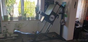Leg press a Hacken dřepy - 2